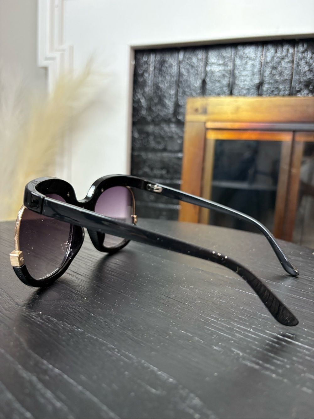 Black Oversized Round Women's Sunglasses - Picture 3 of 4